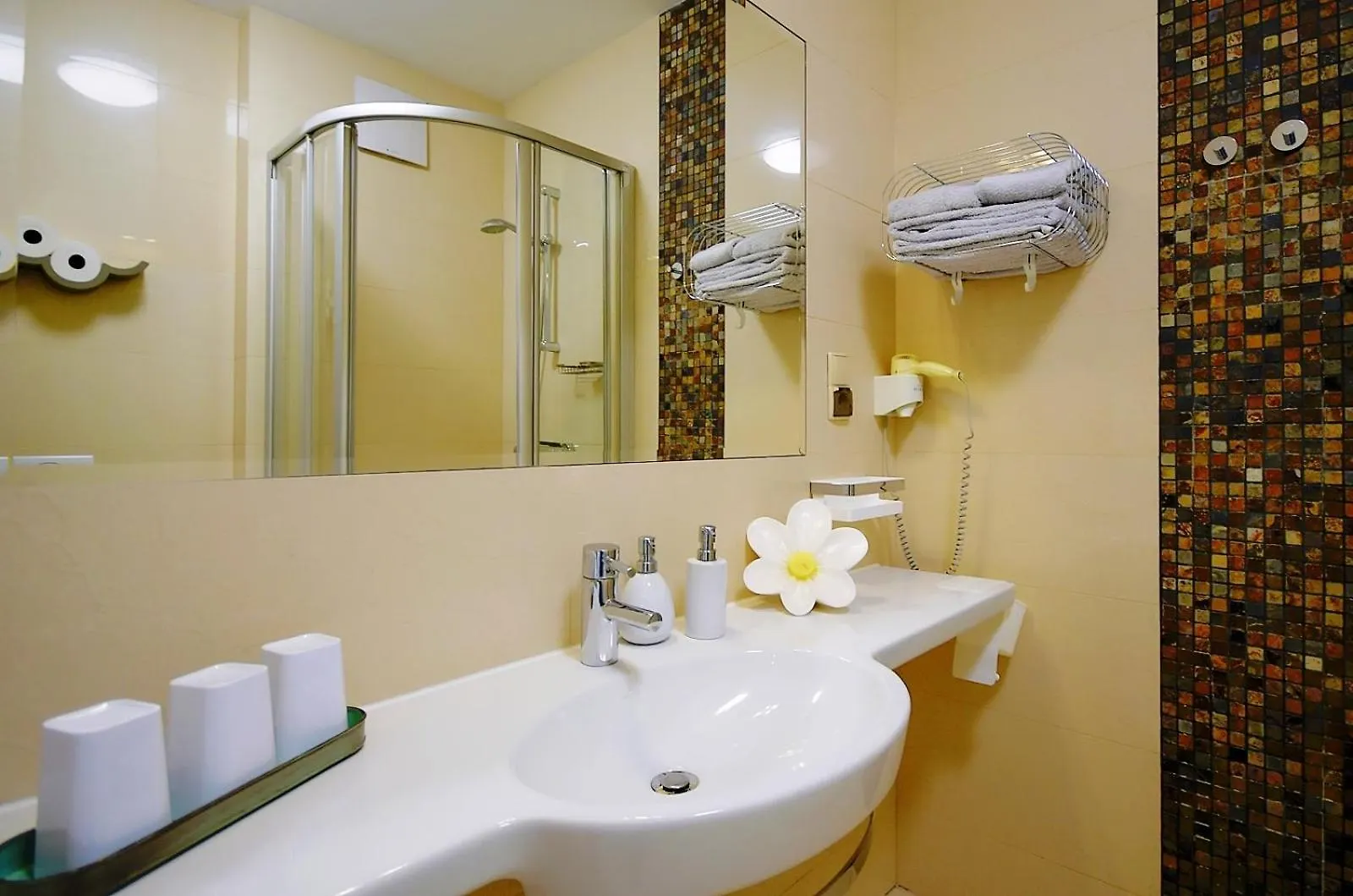 Diwa Hotel: Private Apartment in Kolobrzeg Resort Area with AC and Parking