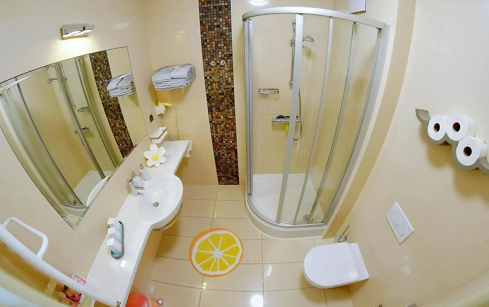 Diwa Hotel: Private Apartment in Kolobrzeg Resort Area with AC and Parking Poland